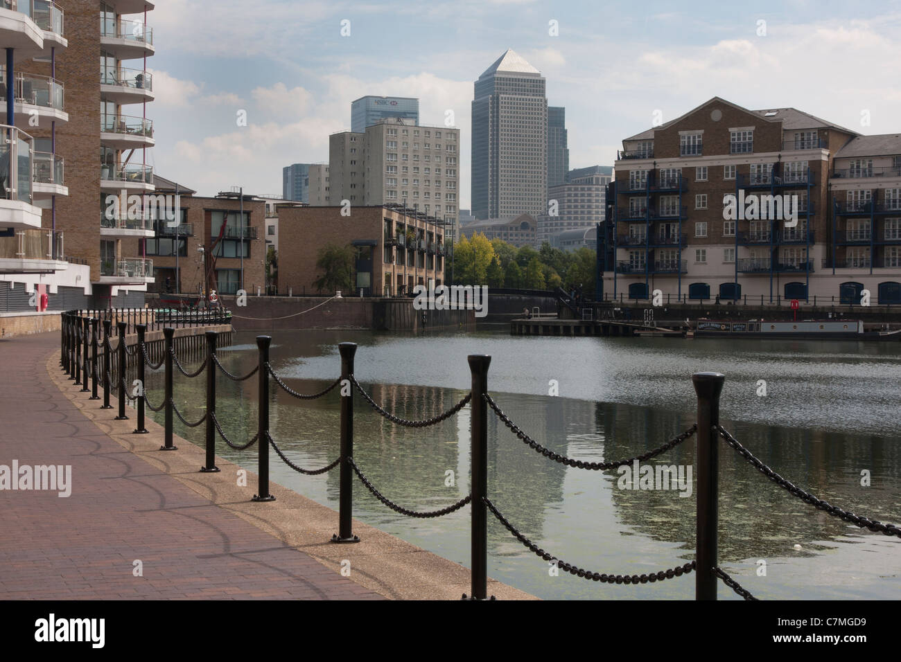Limehouse Bassin & Canary Wharf, London, England Stockfoto