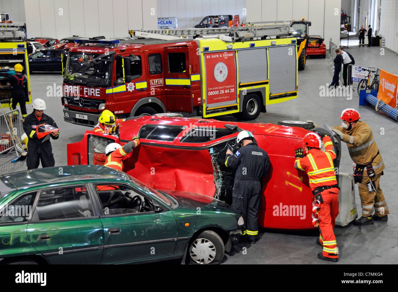 Die Feuerwehr-Extraktionsteams werden in National beurteilt und bewertet UK Rettungsorganisationen Indoor Challenge Event Excel Centre London England VEREINIGTES KÖNIGREICH Stockfoto