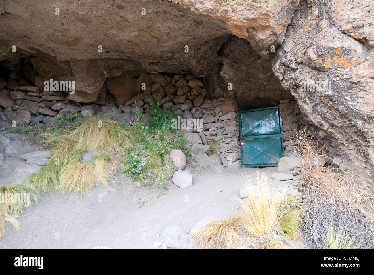 Direktem Zugang zu den Mumien begraben in den Bergen oberhalb Coqueza, Bolivien Stockfoto