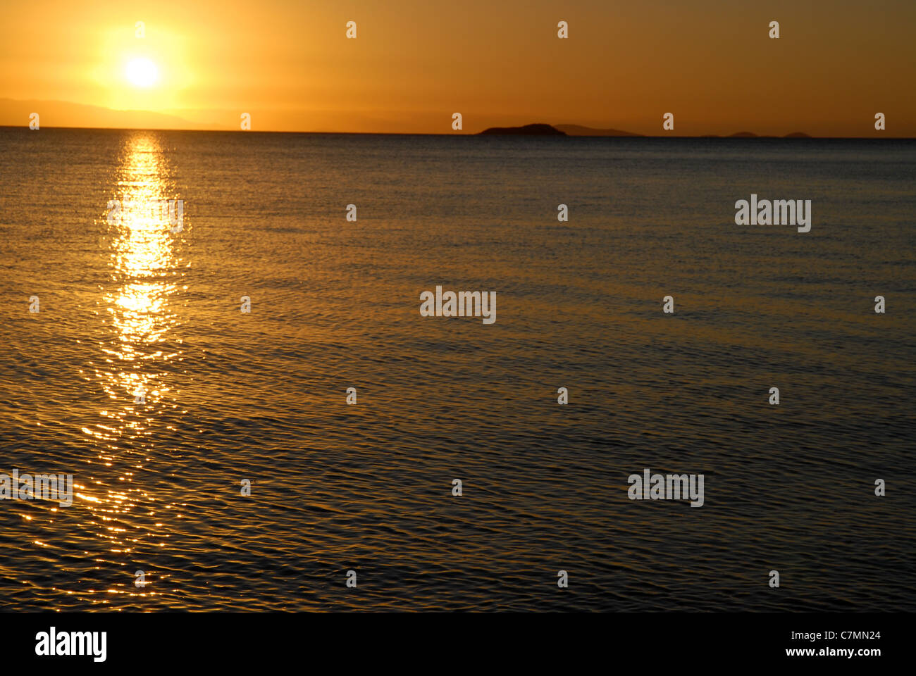 Sonnenuntergang über dem Meer von West Point, Magnetic Island, Queensland, Australien Stockfoto