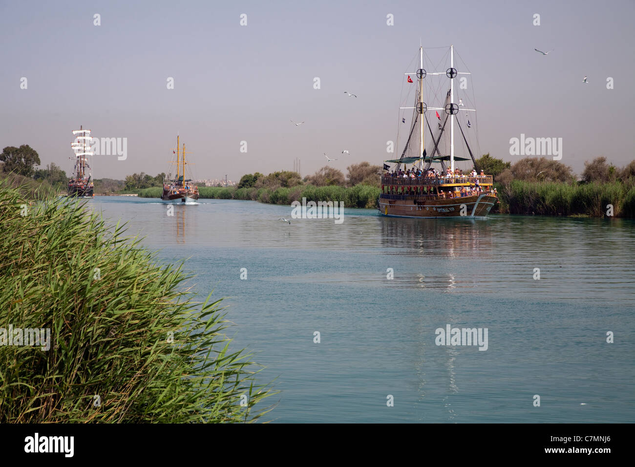 Ausflugsboote in Manavgat Fluss Antalya Türkei Stockfoto