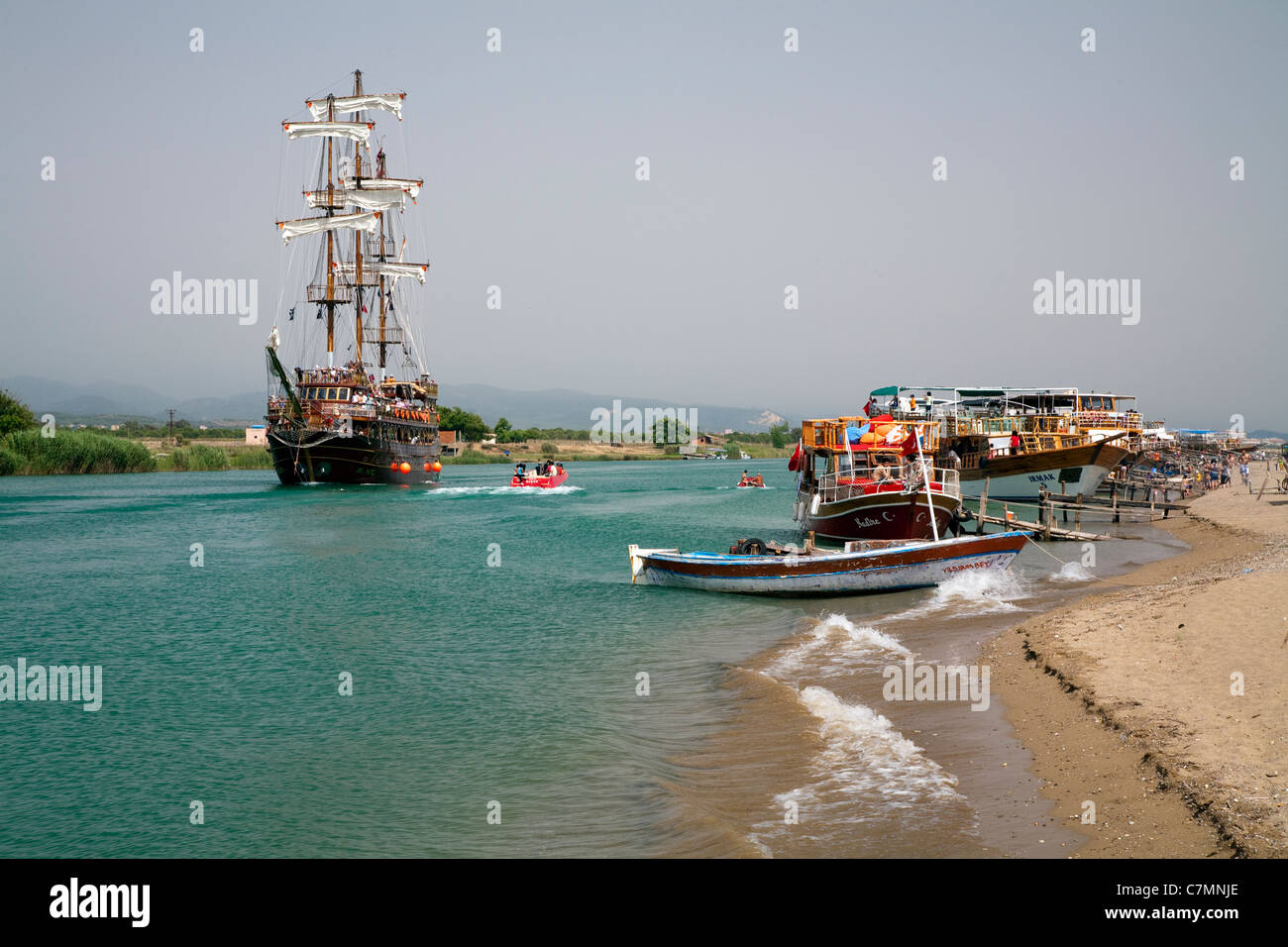 Ausflugsboote in Manavgat Fluss Antalya Türkei Stockfoto