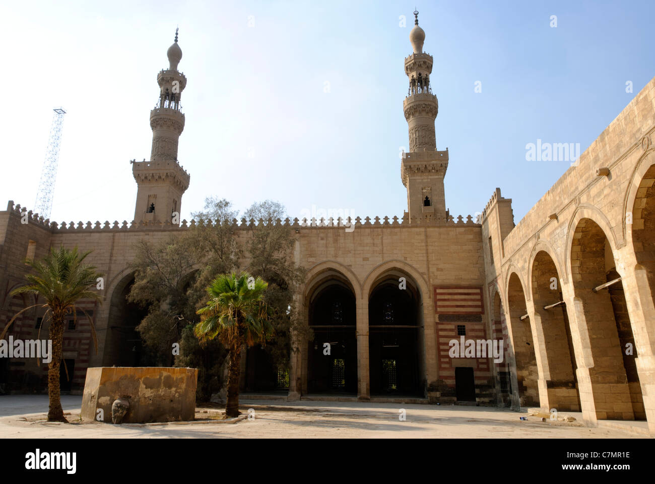 Innenhöfe der Sultan Faraj Ibn Barquq Moschee - City of the Dead - Kairo, Ägypten Stockfoto