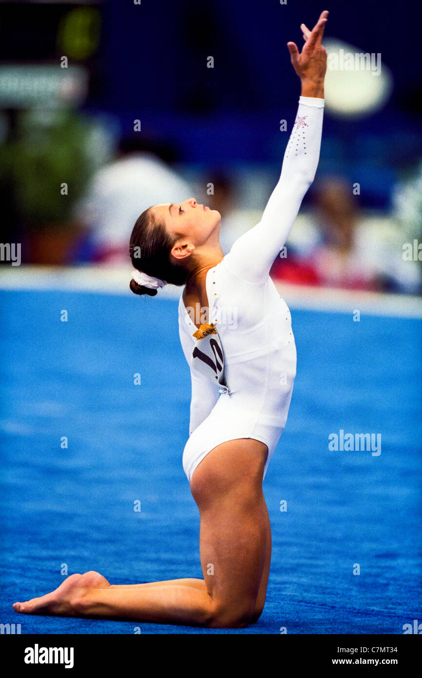 Dominique Moceanu Usa Im Wettbewerb Bei Den Goodwill Games 1998