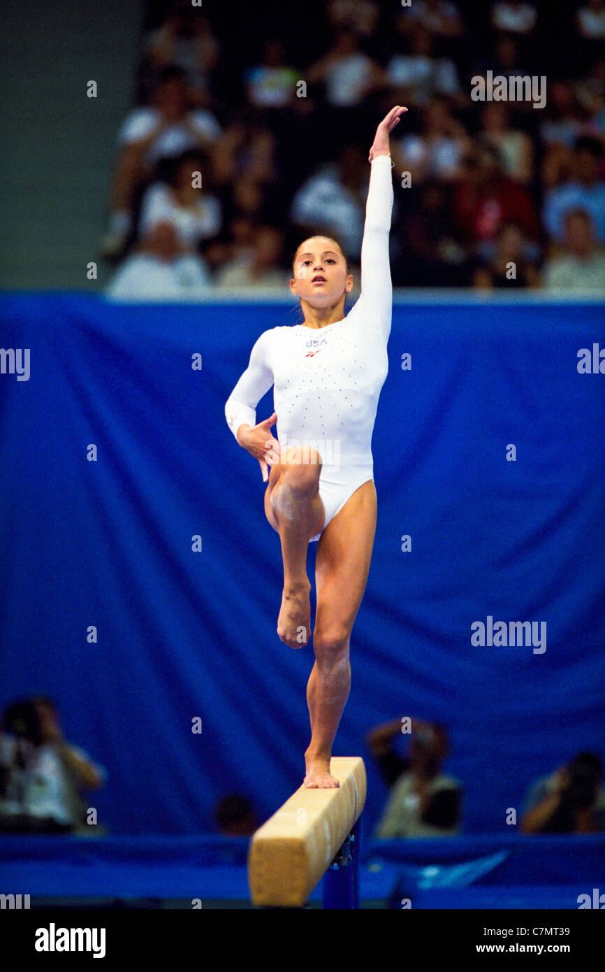 Dominique Moceanu (USA) im Wettbewerb bei den Goodwill Games 1998. Stockfoto