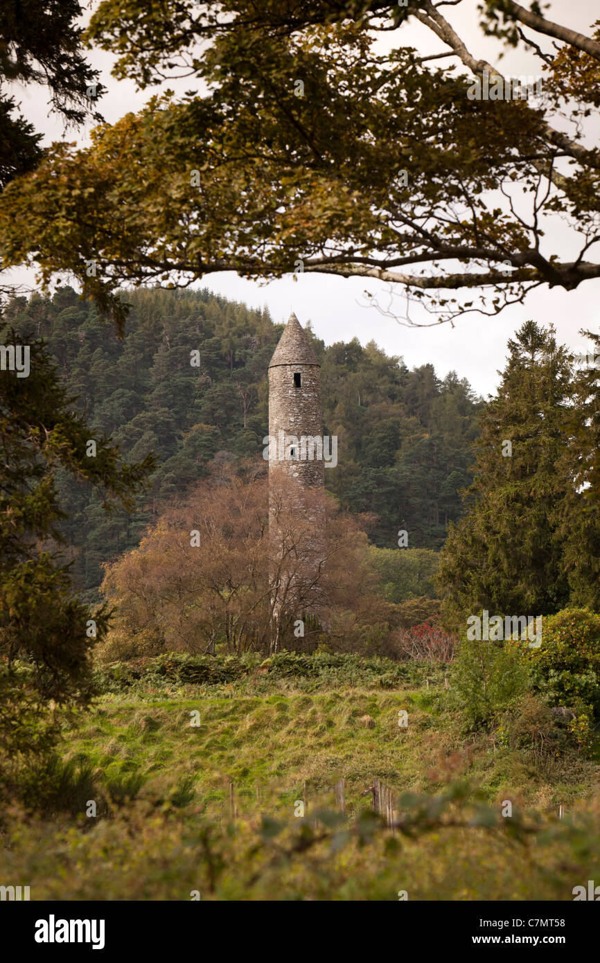 Irland, Co. Wicklow, Glendalough, historische Stätte monastischen Rundturm als Verteidigung gegen Viking Angriff Stockfoto
