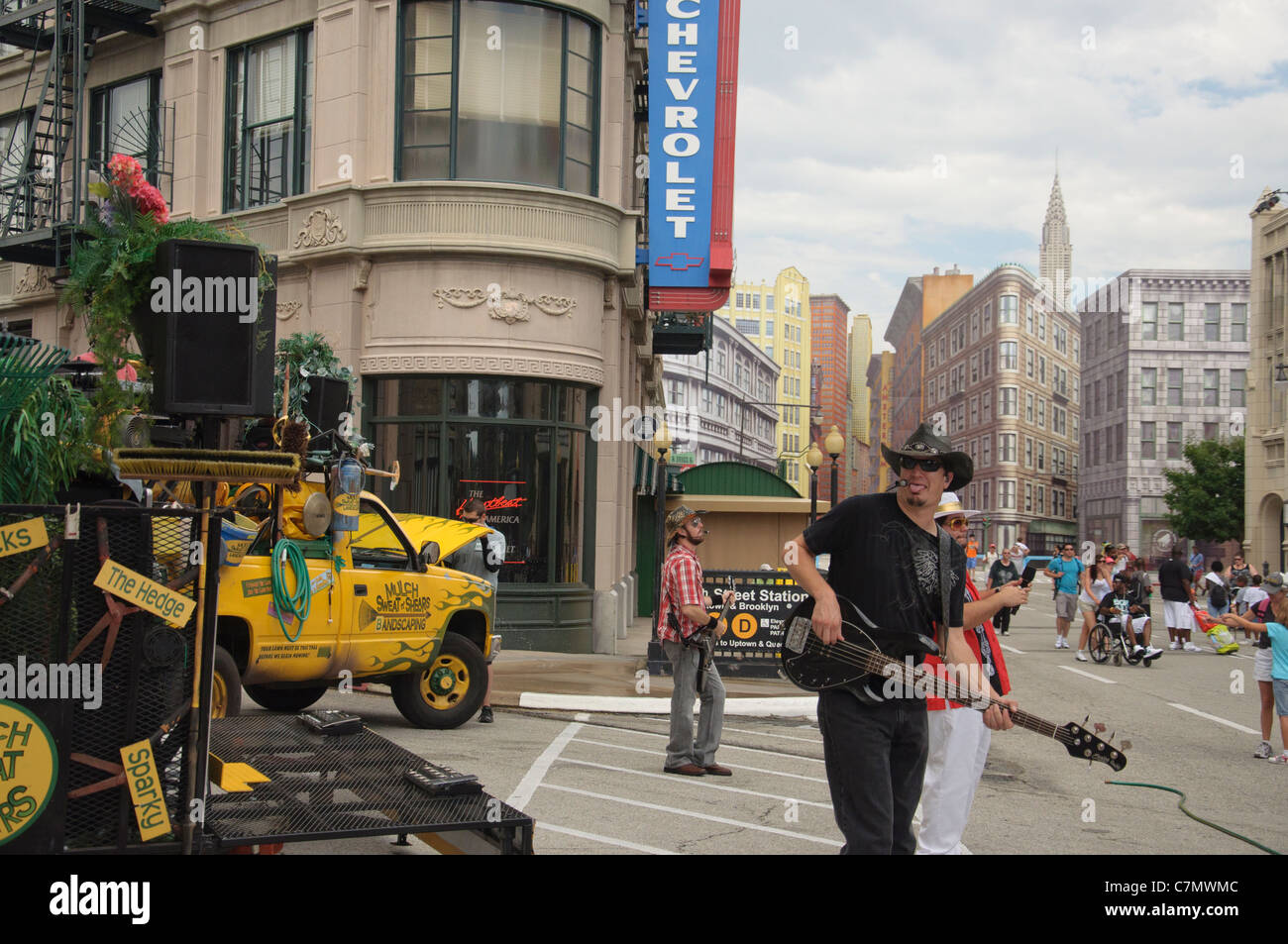 Straßenkünstler in den Hollywood Studios park Walt Disneyworld resort Orlando Florida Mulch Schweiß und Tränen Stockfoto