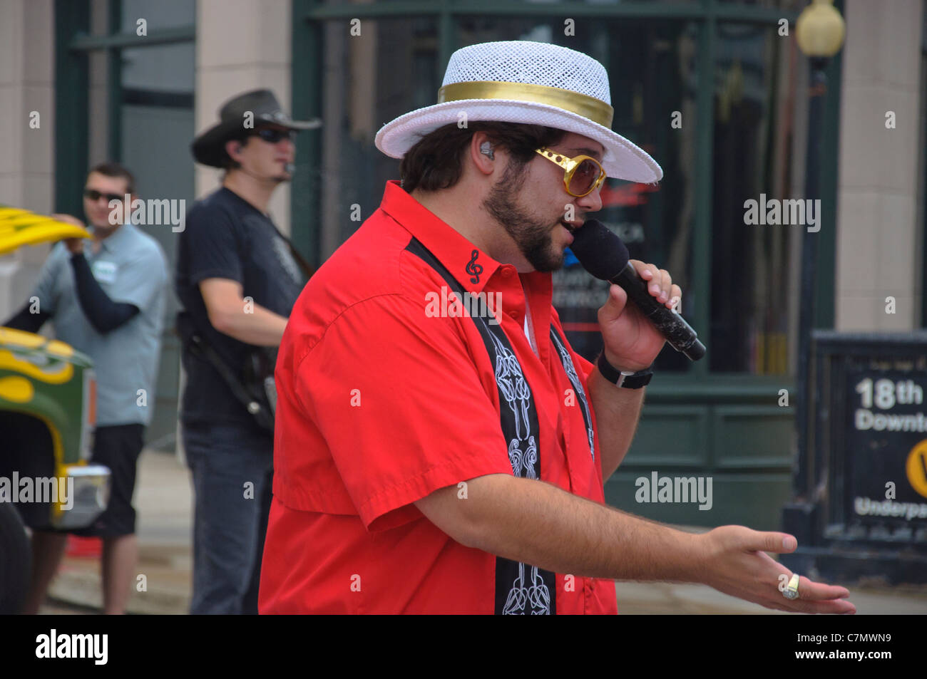 Straßenkünstler in den Hollywood Studios park Walt Disneyworld resort Orlando Florida Mulch Schweiß und Tränen Stockfoto