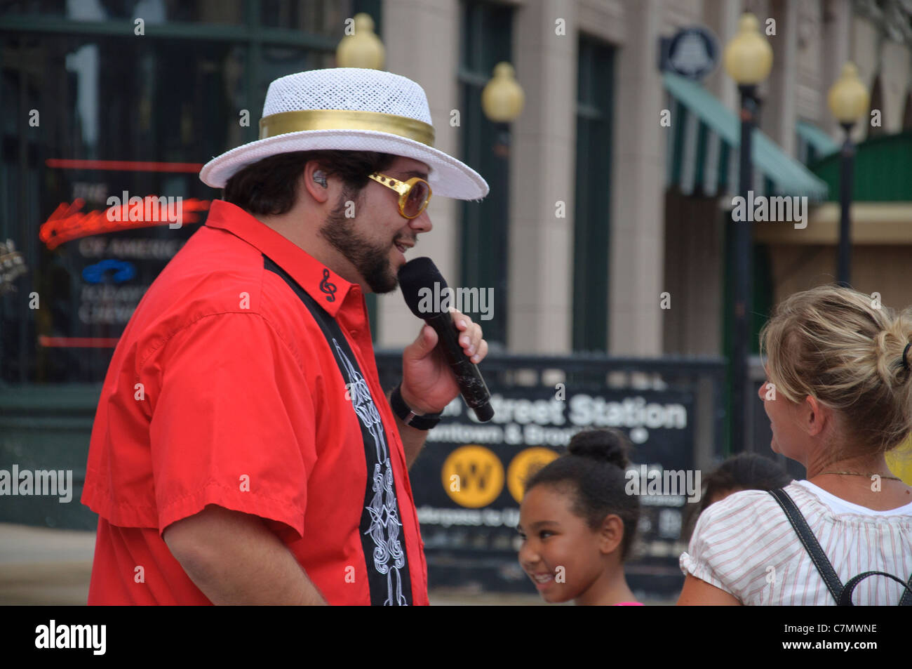 Straßenkünstler in den Hollywood Studios park Walt Disneyworld resort Orlando Florida Mulch Schweiß und Tränen Stockfoto