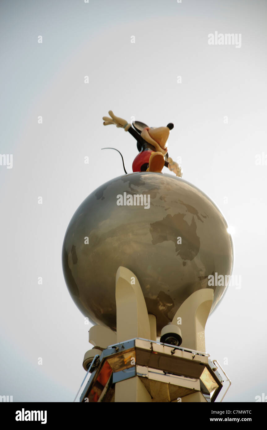 Globus mit Mickey Mouse auf Top-Hollywood-Studios Orlando Florida Stockfoto