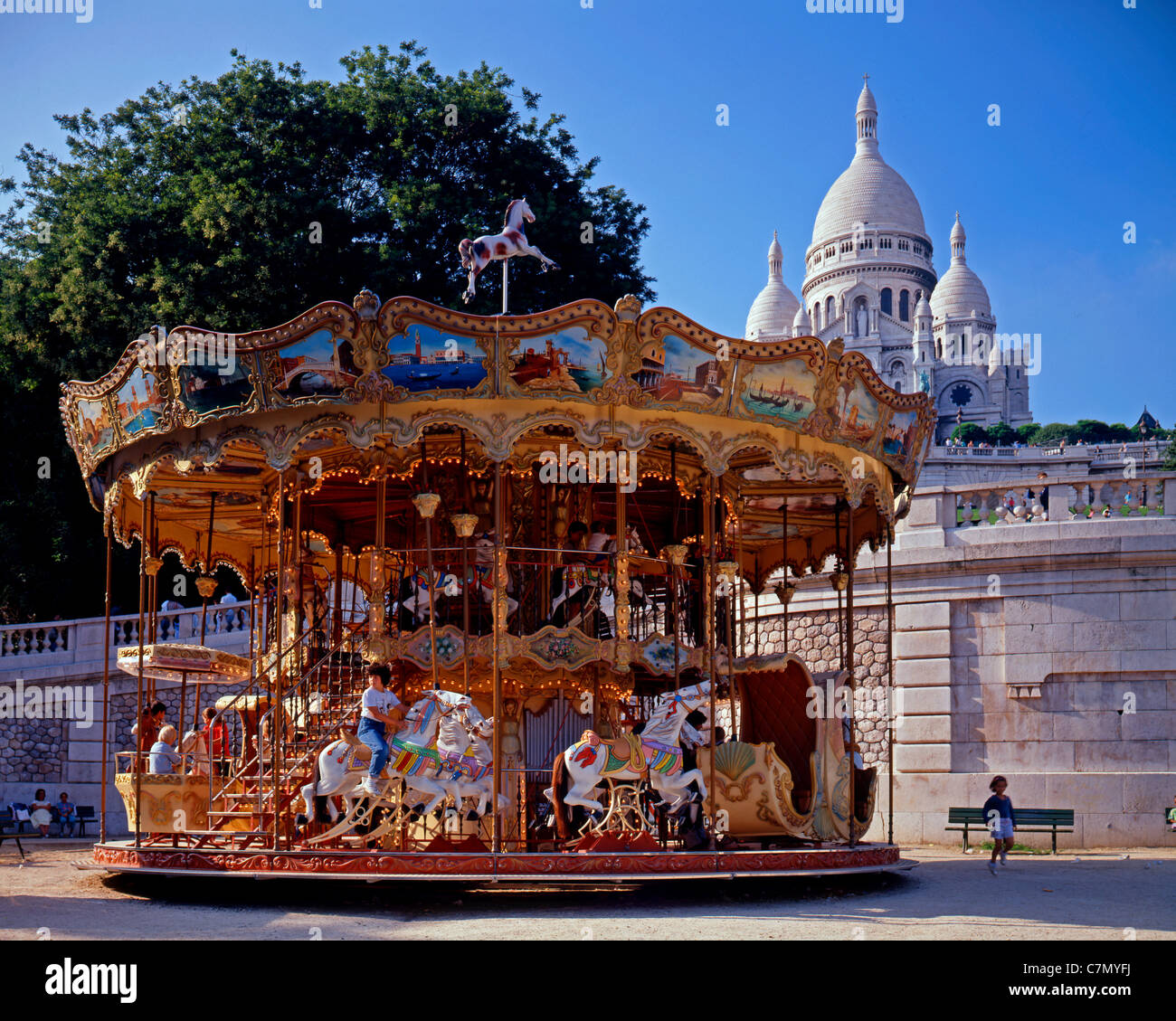 Karussell, Montmartre, Sacre Coeur Kathedrale Stockfotografie Alamy