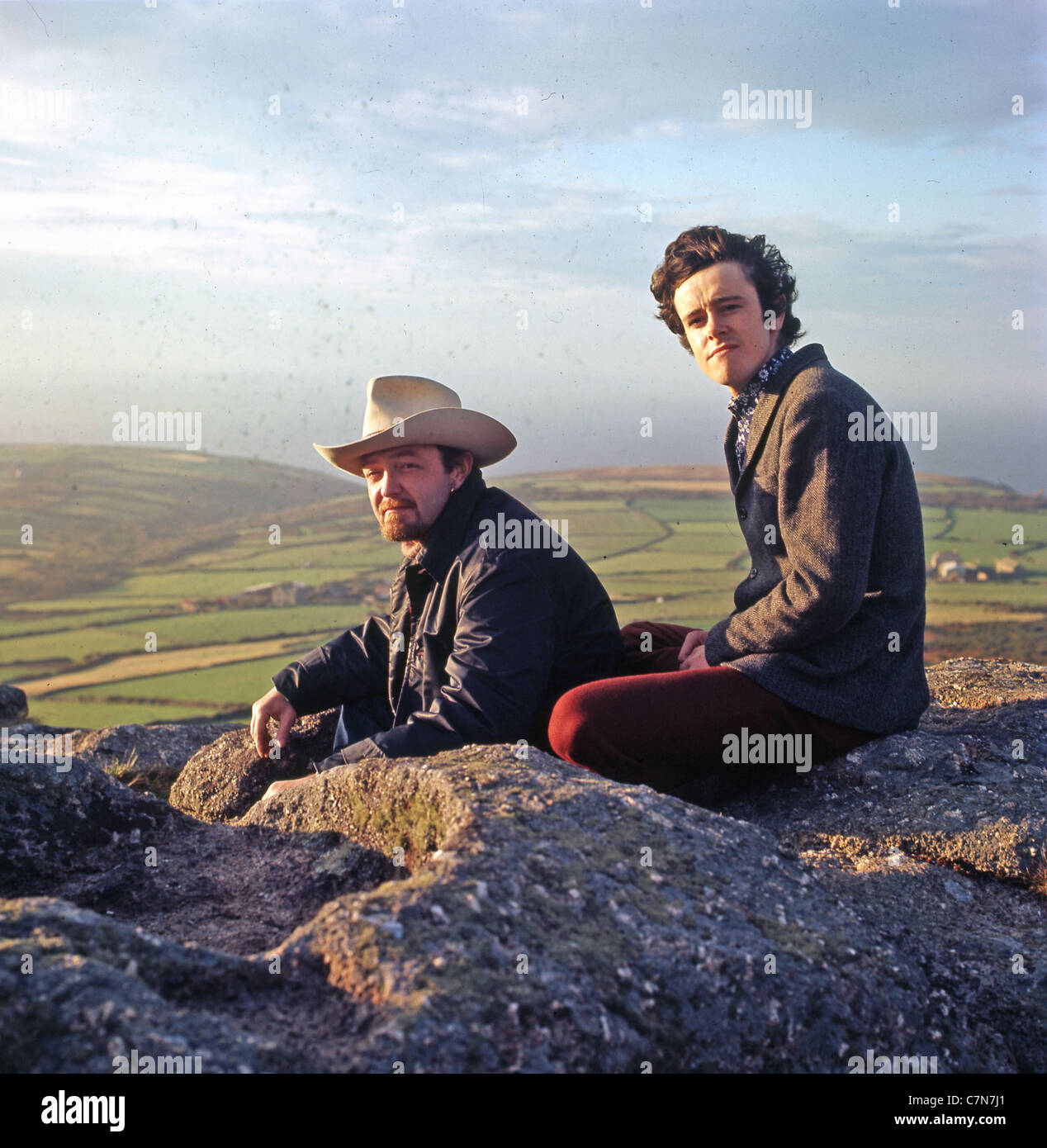 DONOVAN (rechts) und Freund Gypsy Dave auf Dartmoor für eine BBC-TV-Programm ca. 1966. Foto Tony Gale Stockfoto