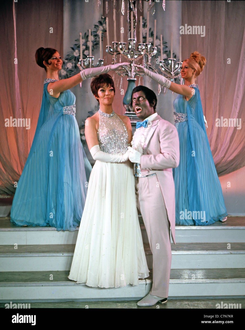 GEORGE MITCHELL schwarz-weiß SPIELLEUTE auf dem BBC-TV zeigen etwa 1963. Foto Tony Gale Stockfoto