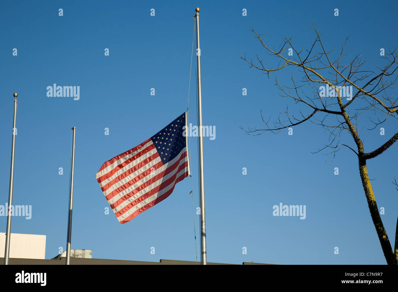 Amerikanische flagge am halbmast Fotos und Bildmaterial in hoher