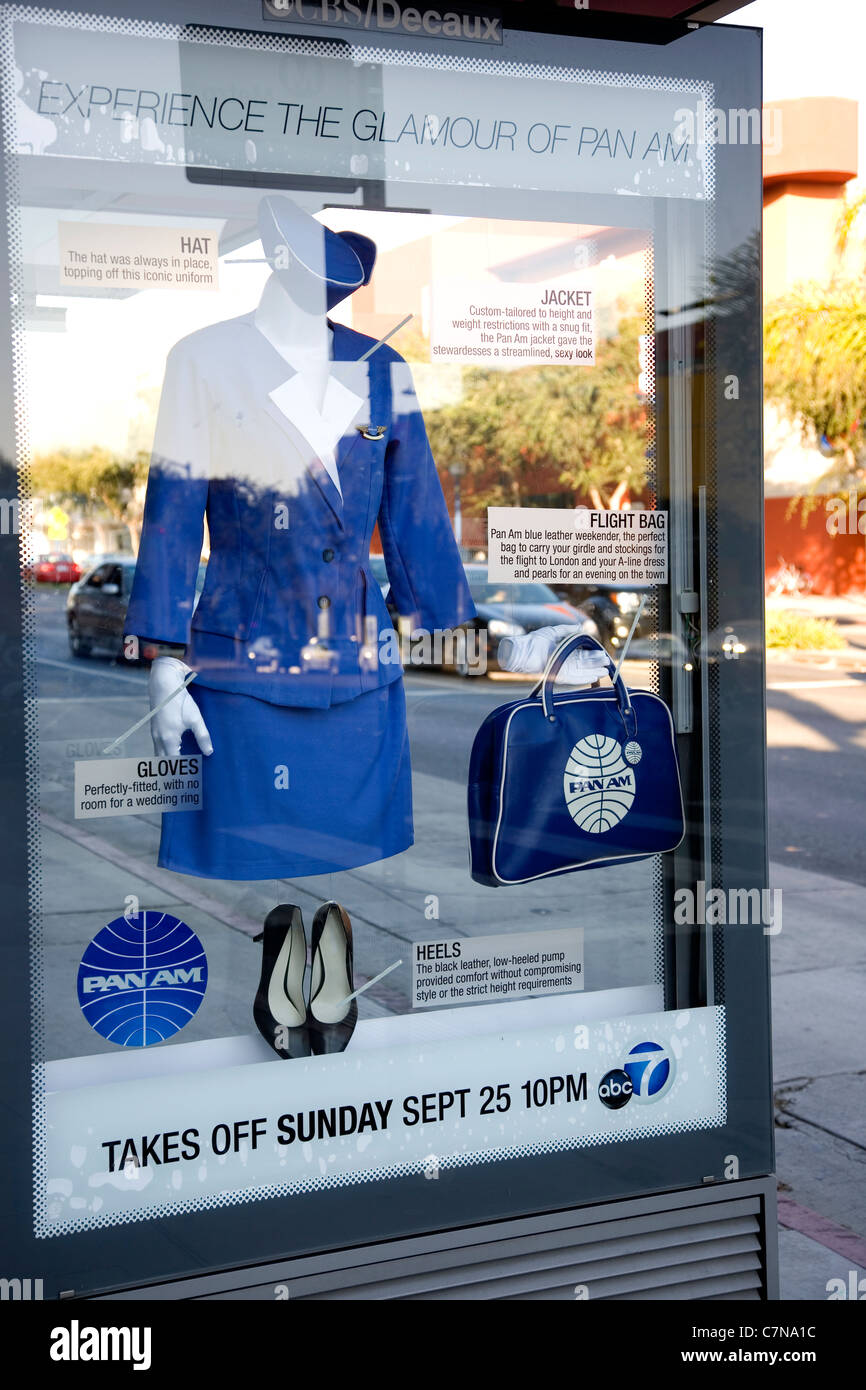 Fenster anzeigen Förderung auf Wartehalle für neue Pan bin TV-Serie über  Santa Monica Bl in West Hollywood - LA Stockfotografie - Alamy