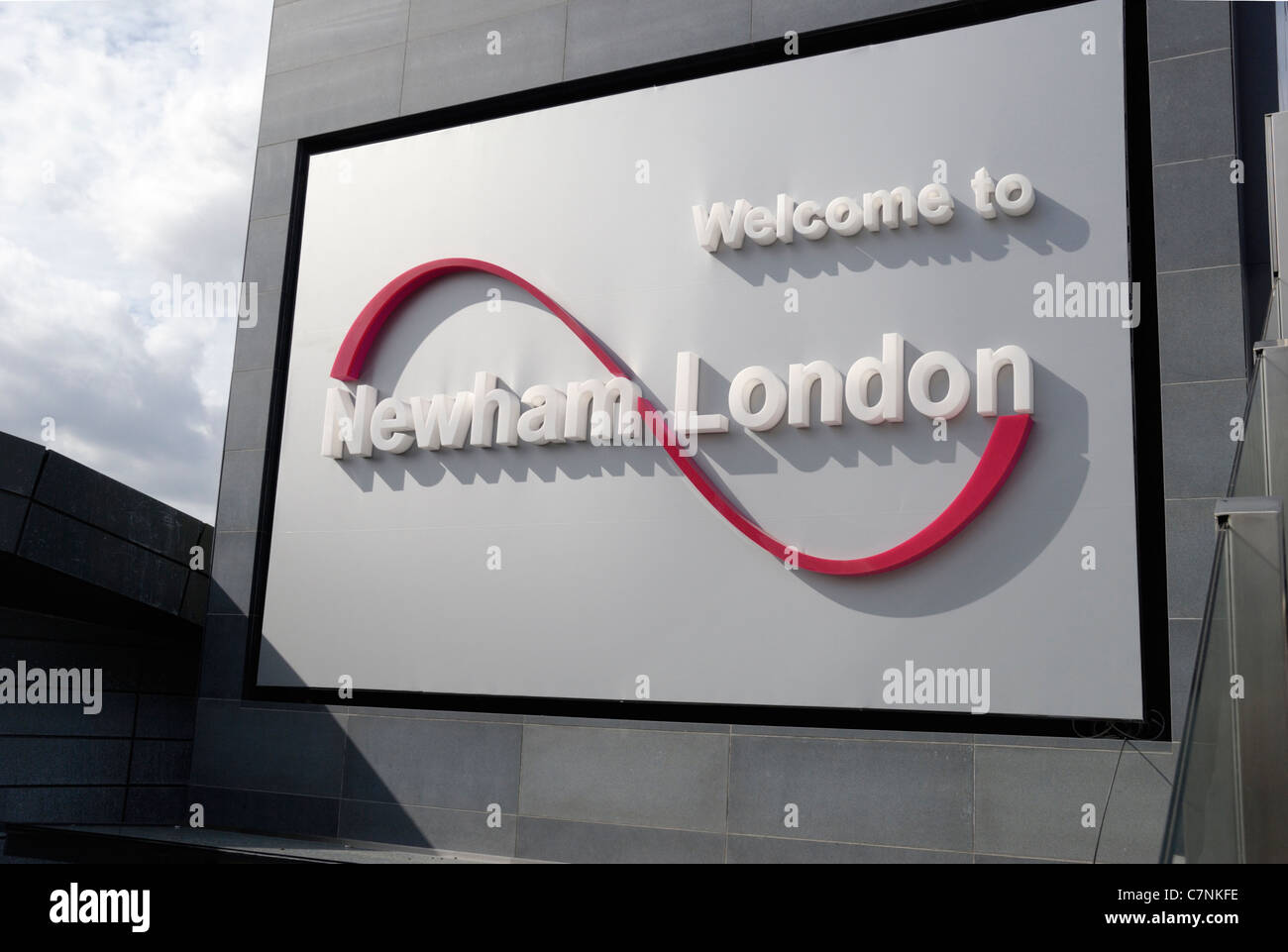 "Welcome to Newham London" unterzeichnen, Stratford, London. Die 2012 Olympic Park befindet sich innerhalb der Rat Borough of Newham. Stockfoto