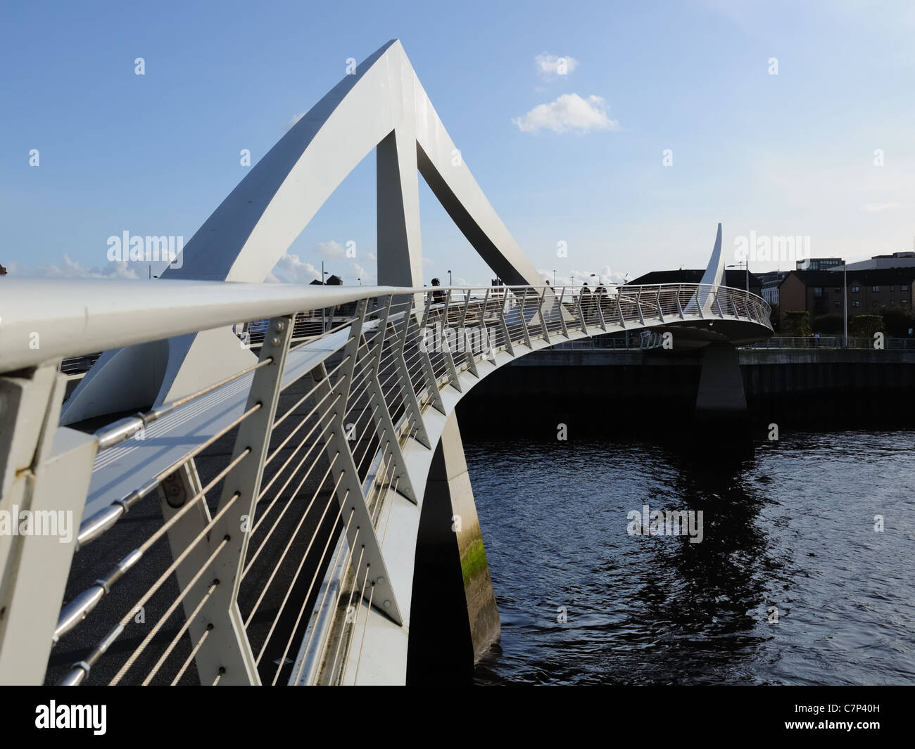 Wellenlinie Brücke über den River Clyde in Glasgow Stockfoto