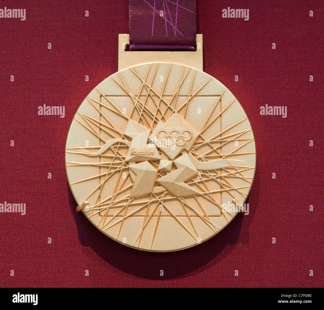 Die Heckansicht des die Goldmedaille in der Olympischen Spiele 2012 im British Museum in London ausgestellt Stockfoto