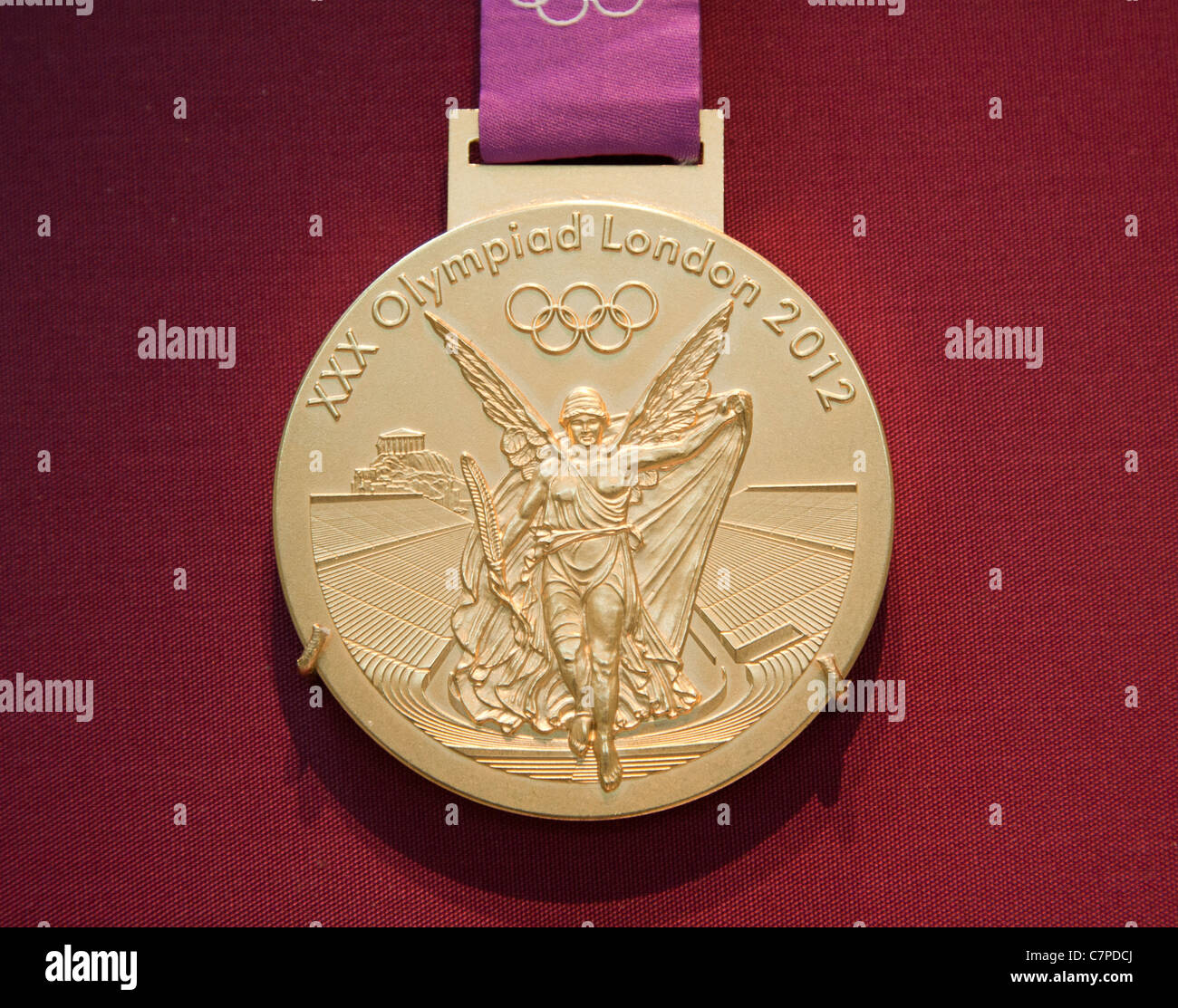 Die 2012 Olympischen Spiele Goldmedaille im British Museum in London ausgestellt Stockfoto