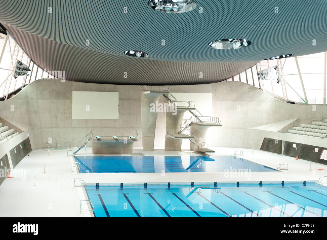 Sprungbretter und Pool im Aquatics Centre für die Olympischen Spiele 2012 in London Stockfoto