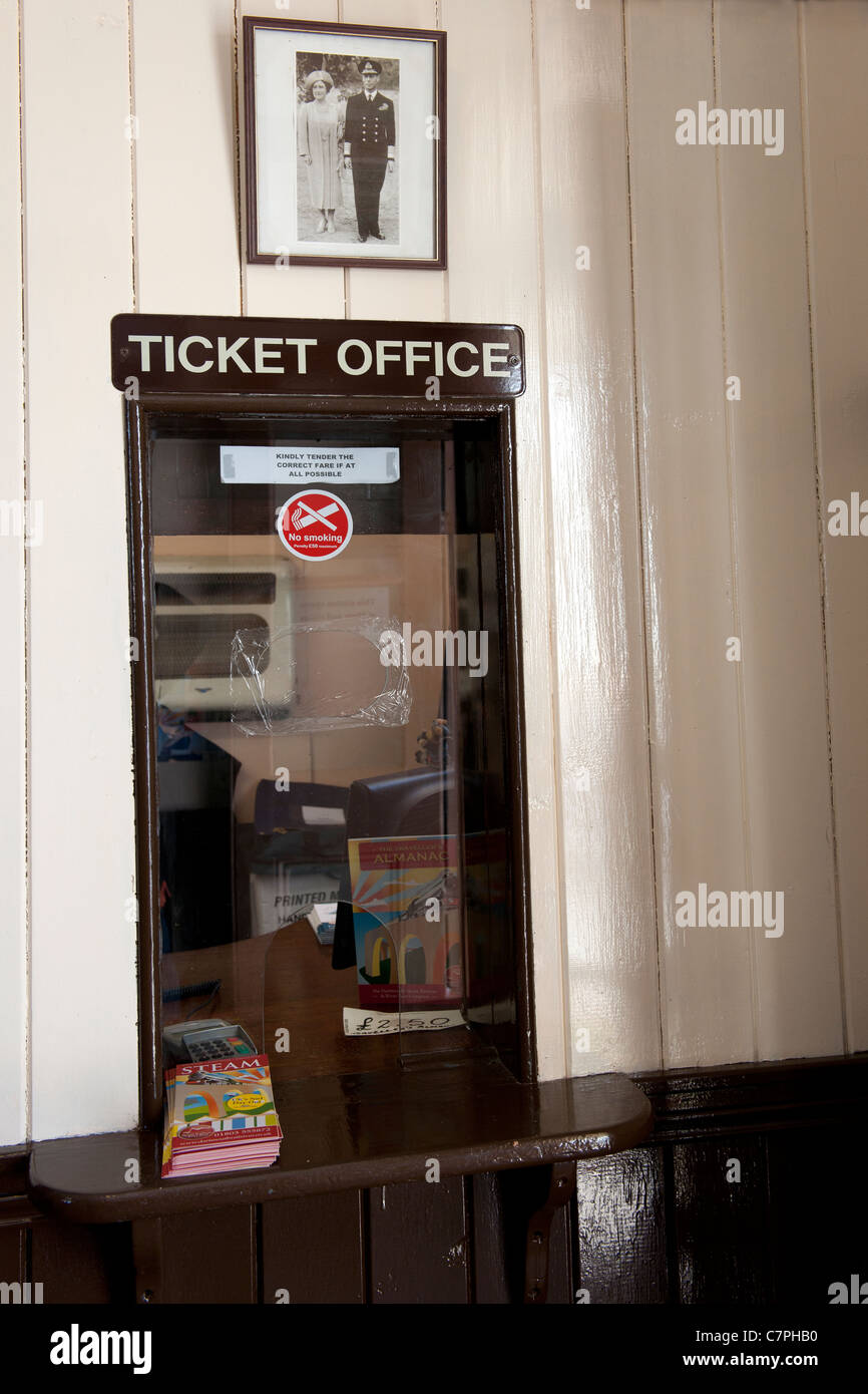 Alte Kasse, Kingswear Steam Railway Station (für Dartmouth), Devon, England, UK. Stockfoto