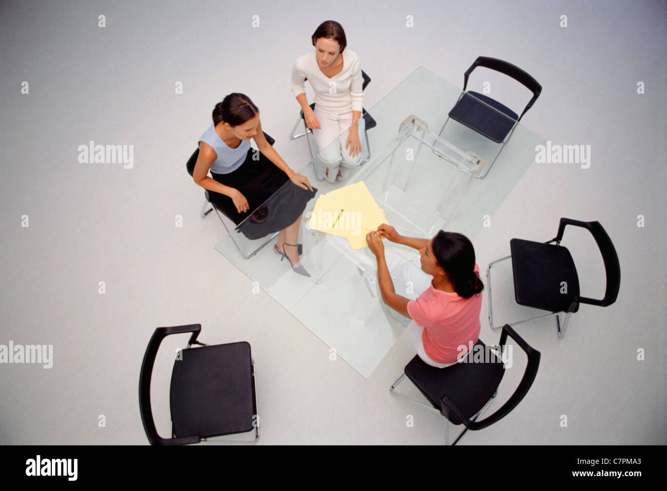 Unternehmerinnen im Meeting sitzen Stockfoto