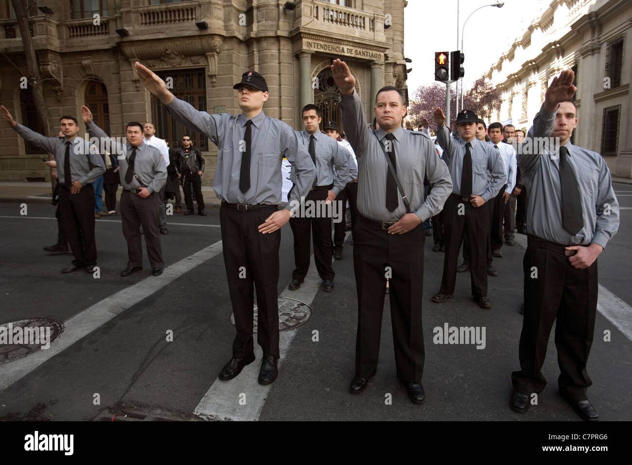 Mitglieder der "Frente Orden Nazional' während einer Demonstration in Santiago de Chile Stockfoto