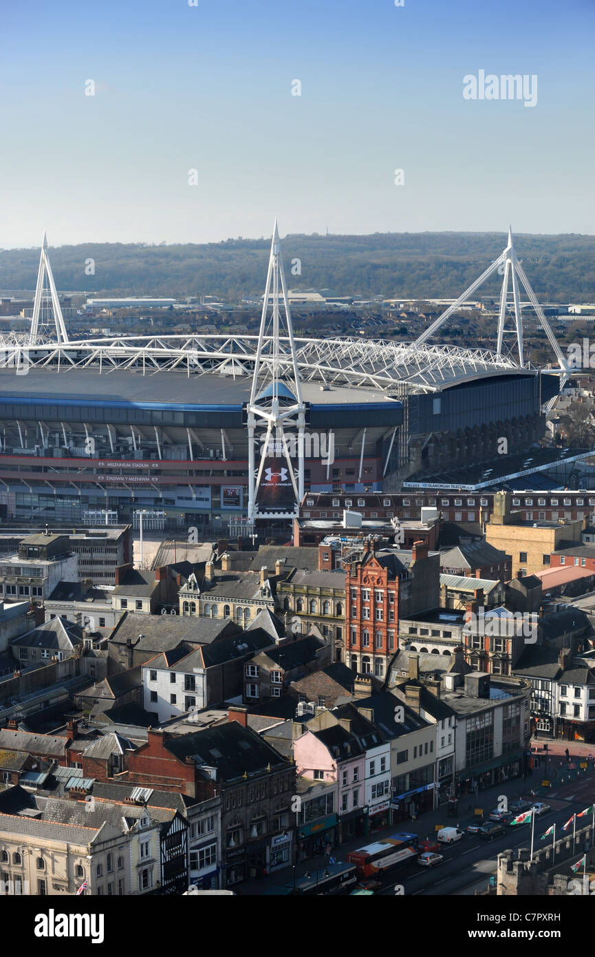 Einen erhöhten Blick auf das Millennium Stadium in der walisischen Cardiff, S. Wales UK Stockfoto