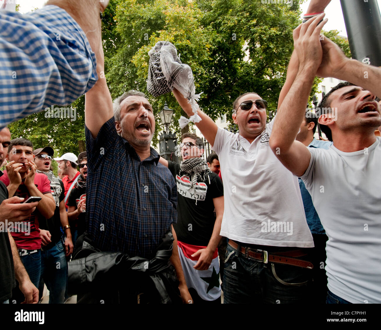 Syrer protestieren für einen Regimewechsel in Downing Street Central London September 2011 Stockfoto