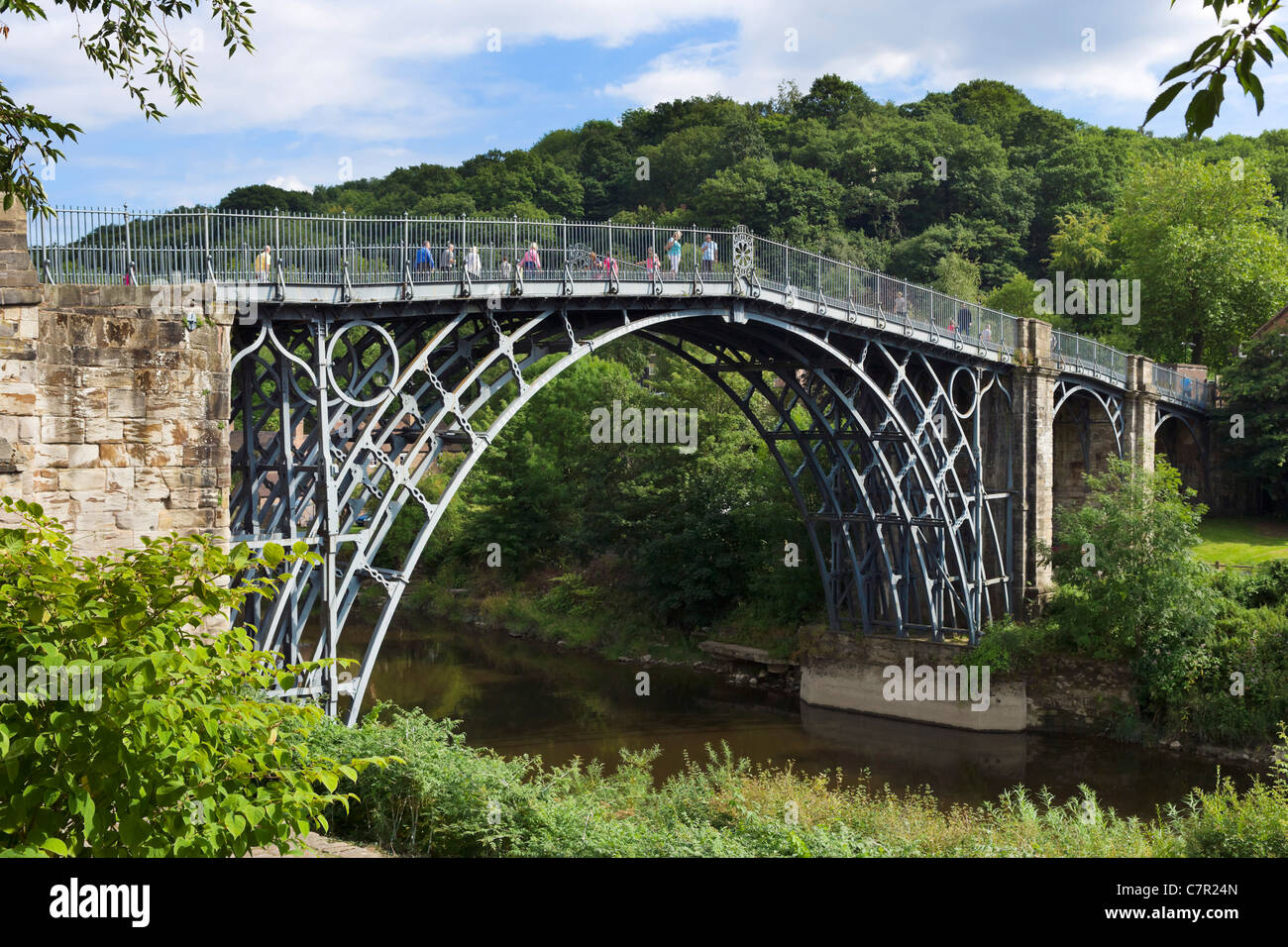 Ironbridge. Das berühmte eiserne Brücke überspannt den Fluss Severn in der historischen Stadt von Ironbridge, Shropshire, England, UK Stockfoto