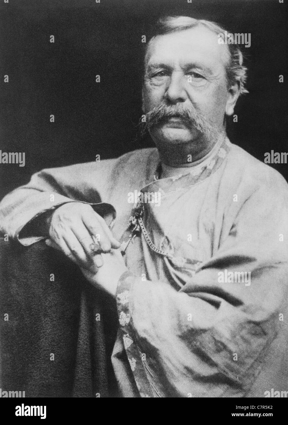 Vintage-Portraitfoto des amerikanischen Symbolisten Maler, Buchillustrator und Poeten Elihu Vedder (1836 - 1923). Foto ca. 1910. Stockfoto