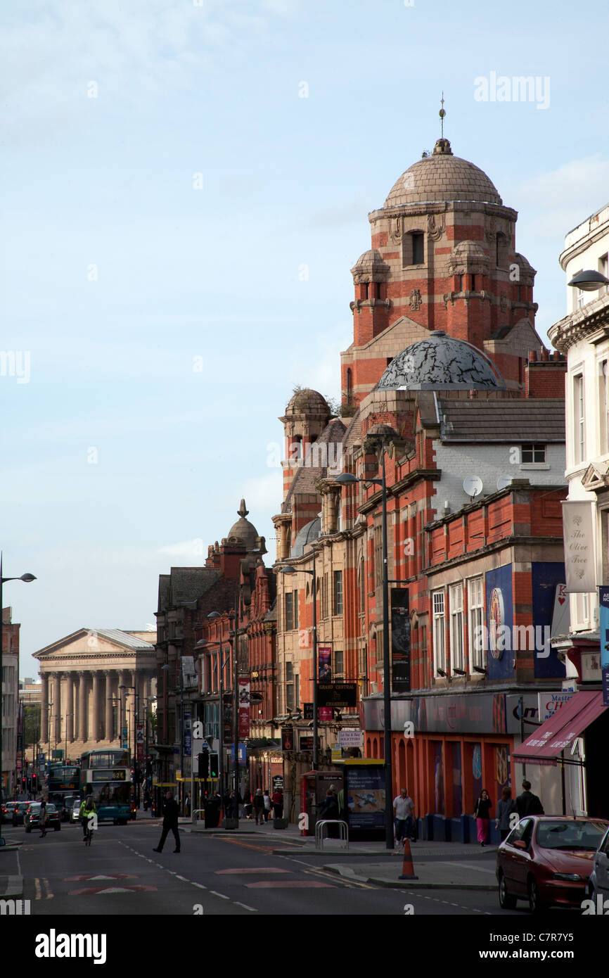 Grand Central, Renshaw Straße mit St Georges Hall in der Ferne, Liverpool Stockfoto