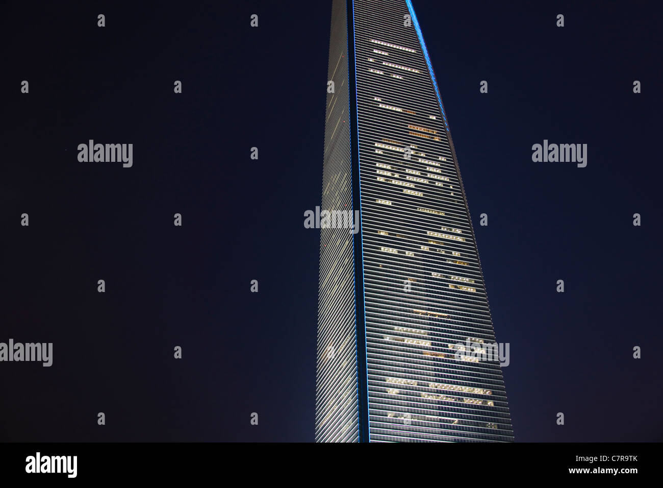 Nachtansicht des Shanghai World Finance Center, Lujiazui Financial District, Pudong, Shanghai, China Stockfoto