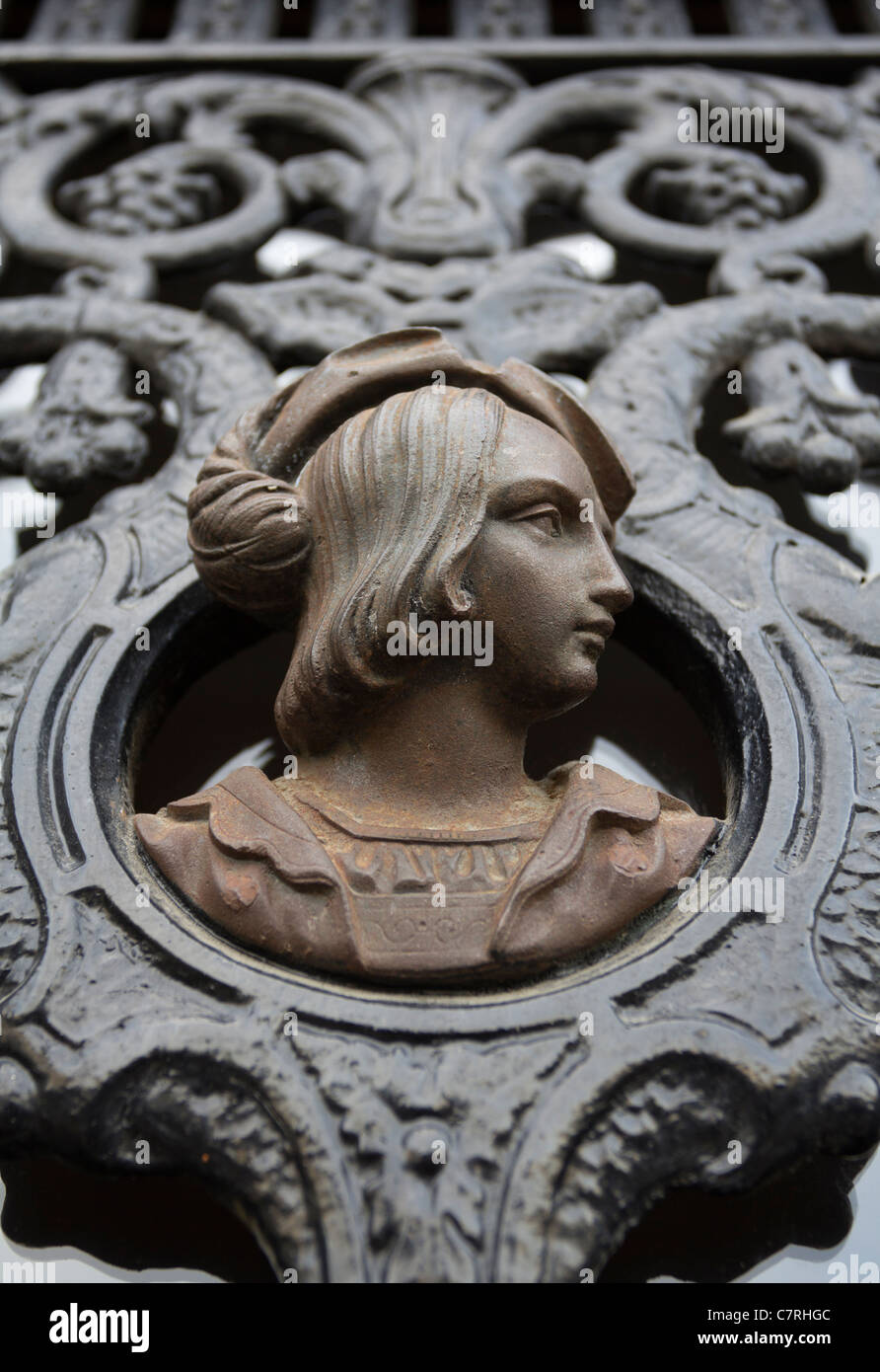 Tür-Ornament ähnlich Peter Abelard auf dem Gelände seines Hauses, Quai Aux Fleurs, Ile De La Cite, Paris, Ile de France, Frankreich Stockfoto