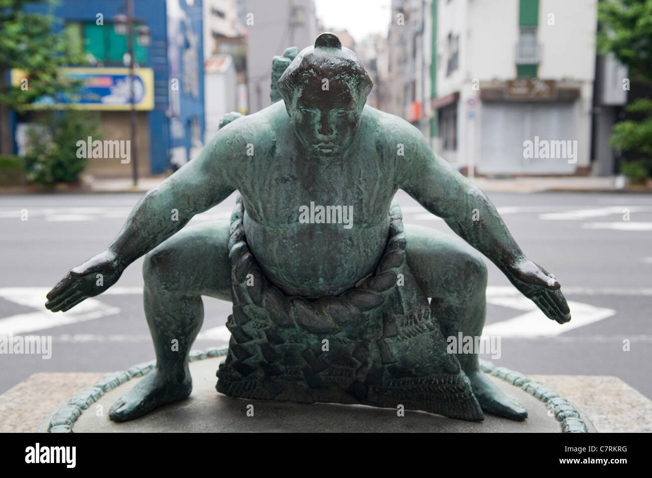 Eine Statue von einem Sumo-Ringer in Ryogoku Tokio Japan Stockfoto