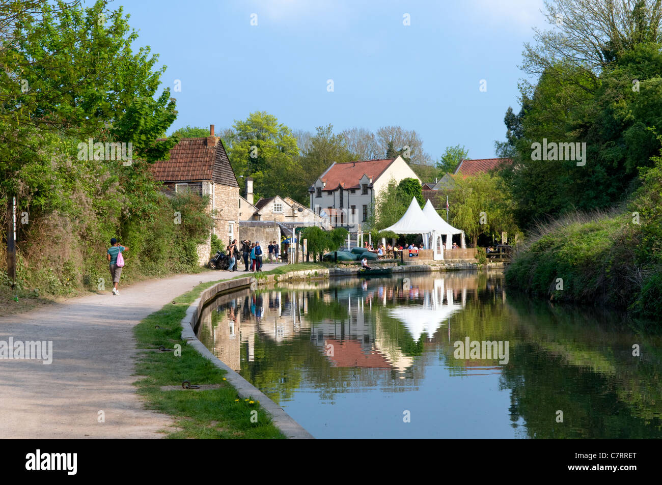 Lock Inn und Leinpfad am Kennet und Avon Kanal Bradford on Avon an schönen Tag genommen Stockfoto