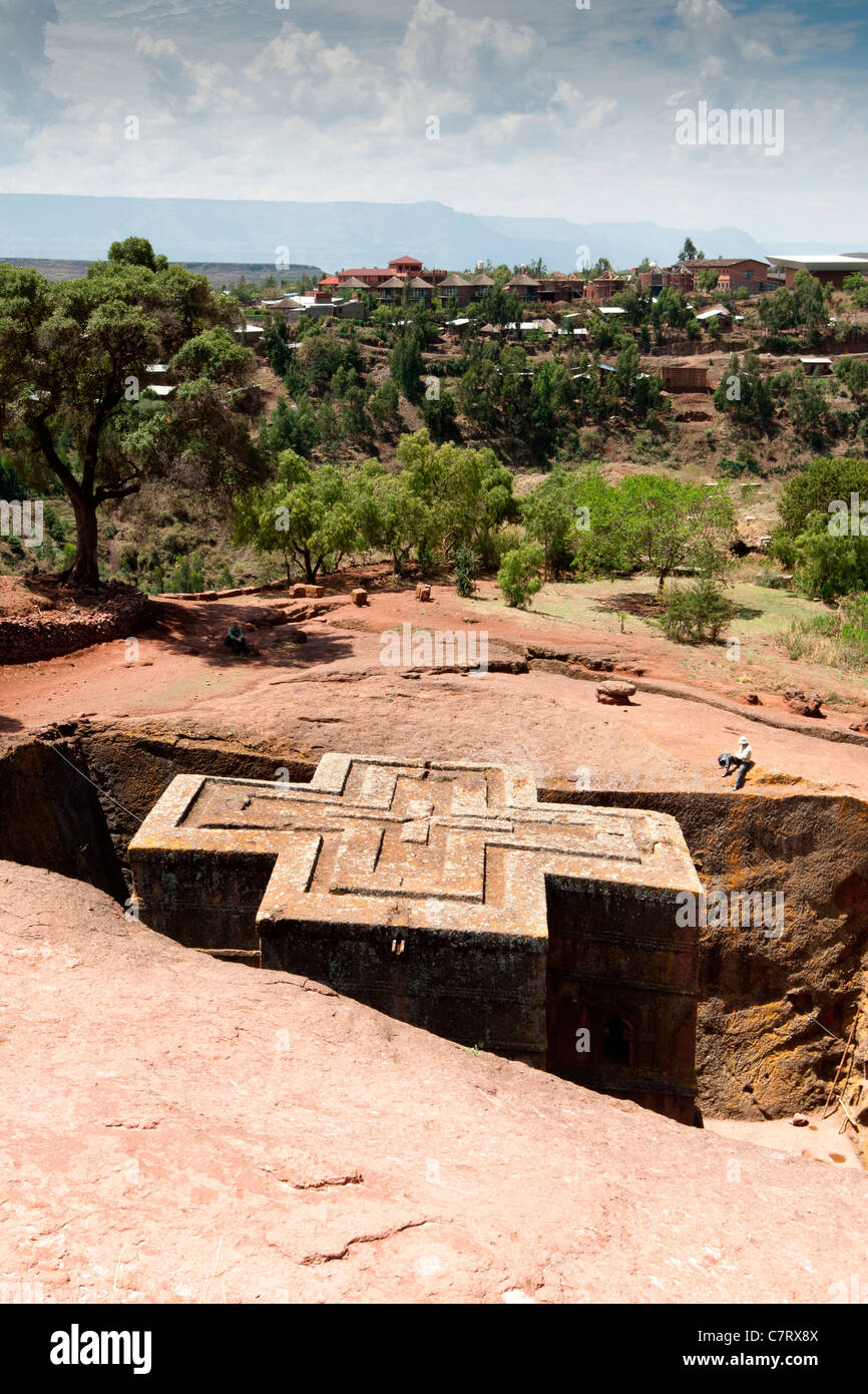 Blick auf die Felsen gehauene Kirche Bet Giyorgis in Lalibela, Nord-Äthiopien, Afrika. Stockfoto