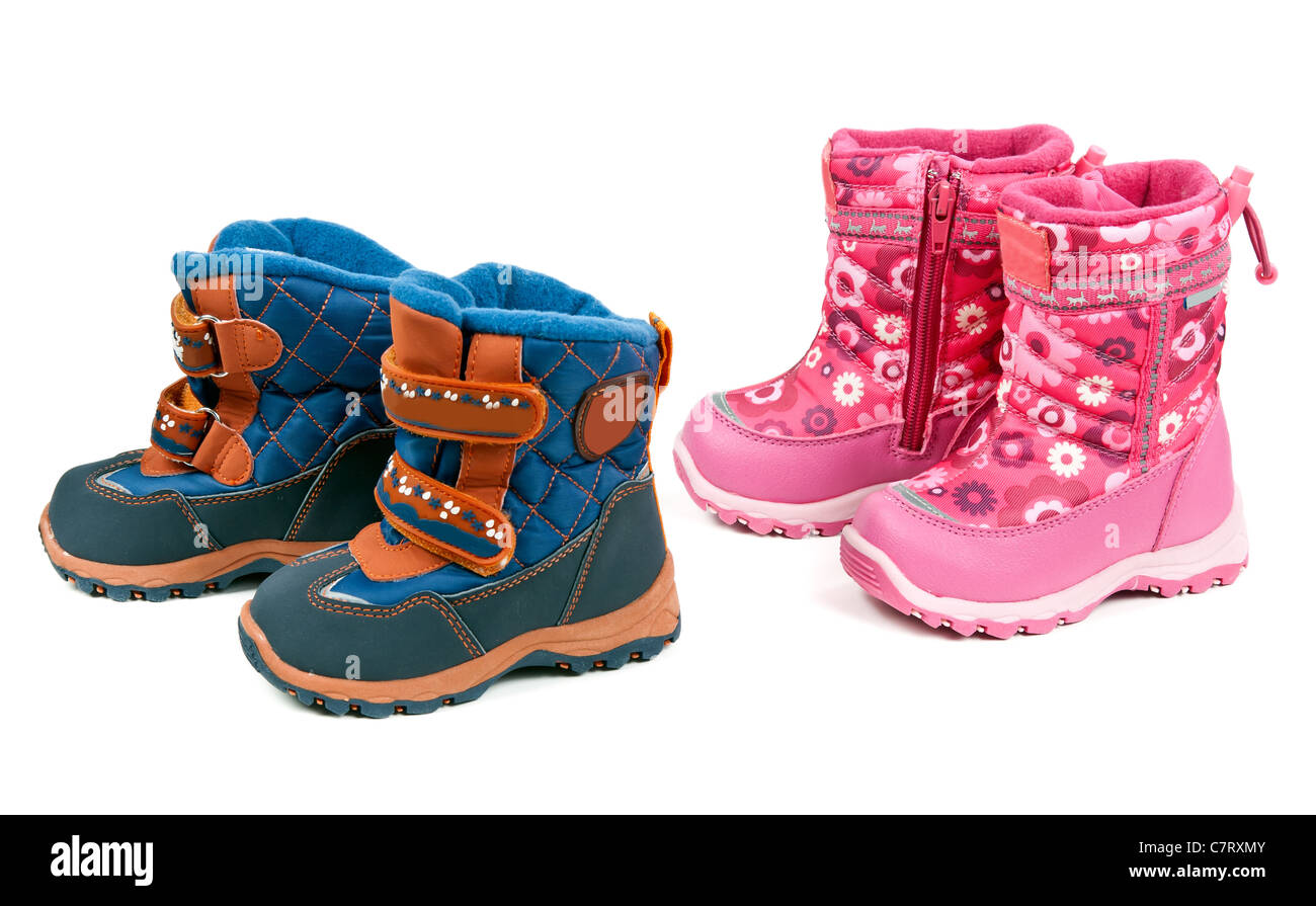 Zwei Paare von baby blau und rosa Stiefel isolierten auf weißen Hintergrund Stockfoto