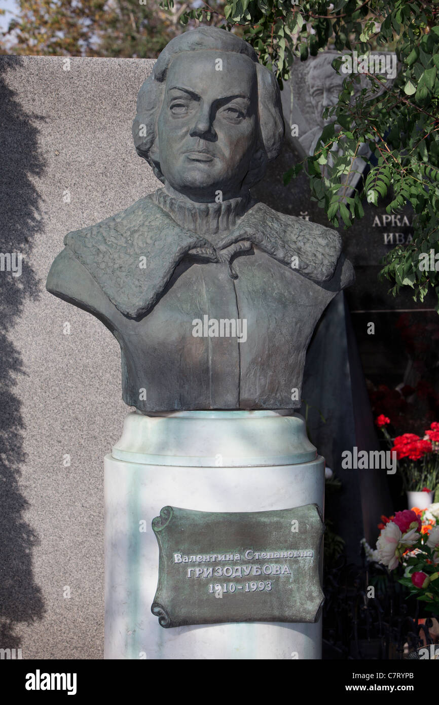 Grab des sowjetischen Weltkrieg weibliche pilot Valentina Grizodubova auf Nowodewitschi-Friedhof in Moskau, Russland Stockfoto