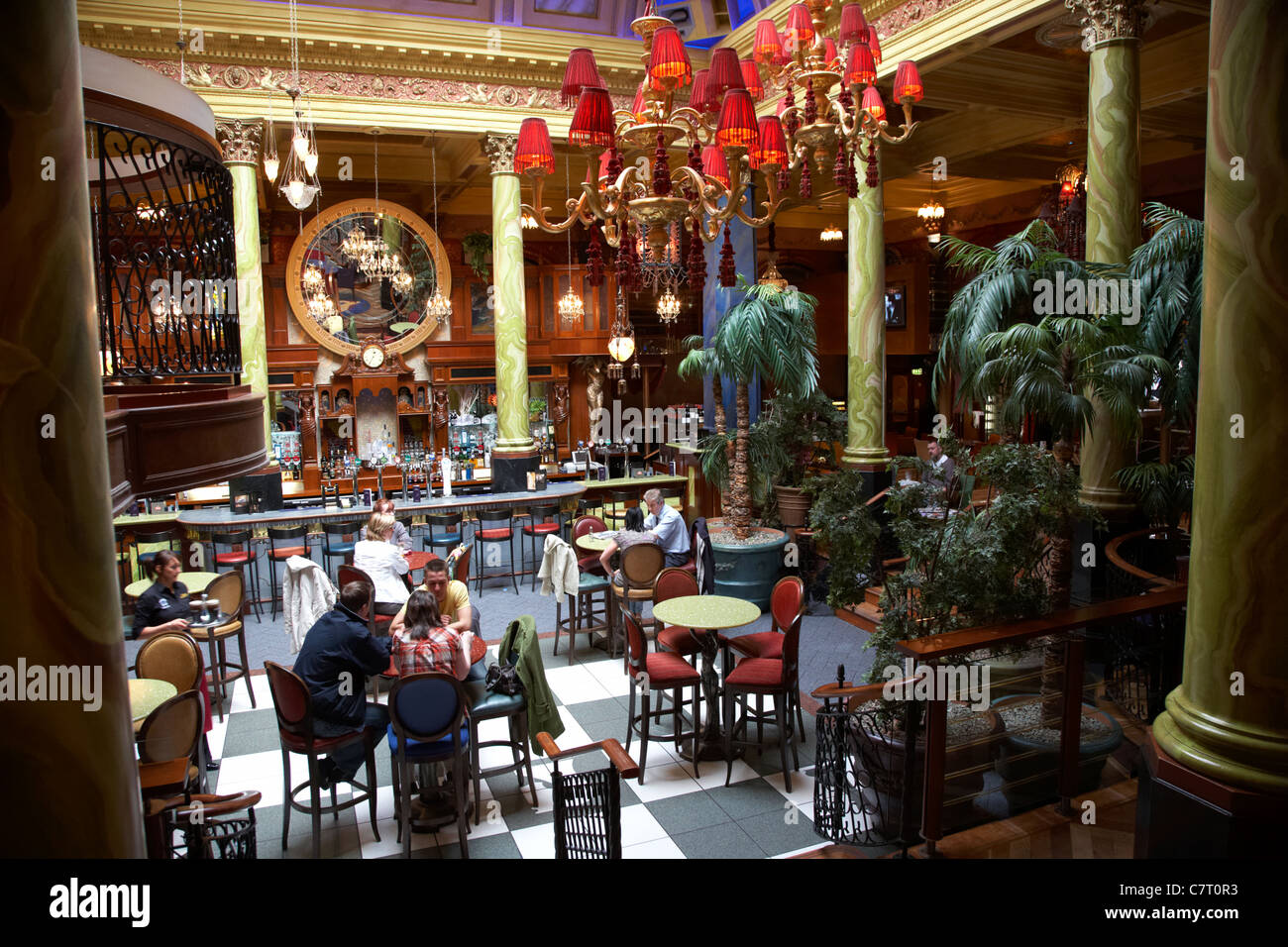 Das Innere des Cafe Vaudeville, Stadtzentrum von Belfast, Nordirland, Vereinigtes Königreich. Stockfoto
