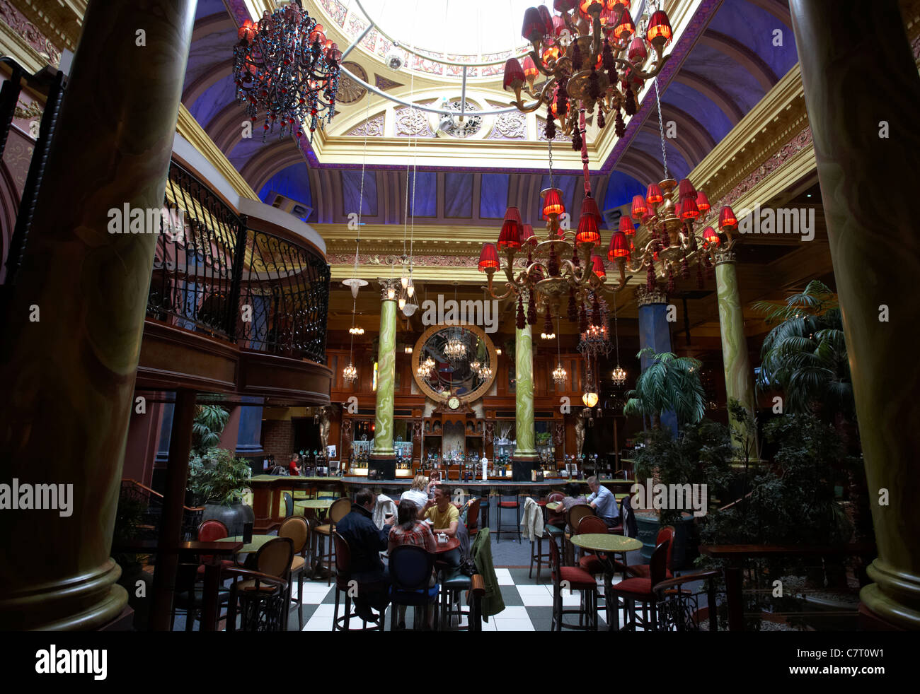 Das Innere des Cafe Vaudeville, Stadtzentrum von Belfast, Nordirland, Vereinigtes Königreich. Stockfoto
