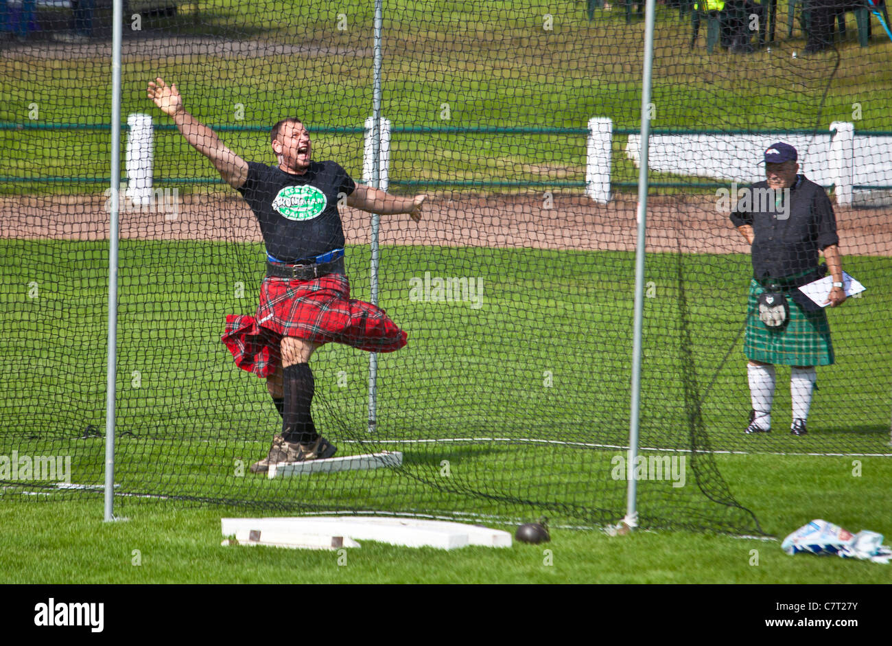 Gregor Edmunds, Schwergewichts-Athlet und starker Mann, nach dem Werfen des Hammers auf Cowal Highland Gathering, 2011, Dunoon. Stockfoto