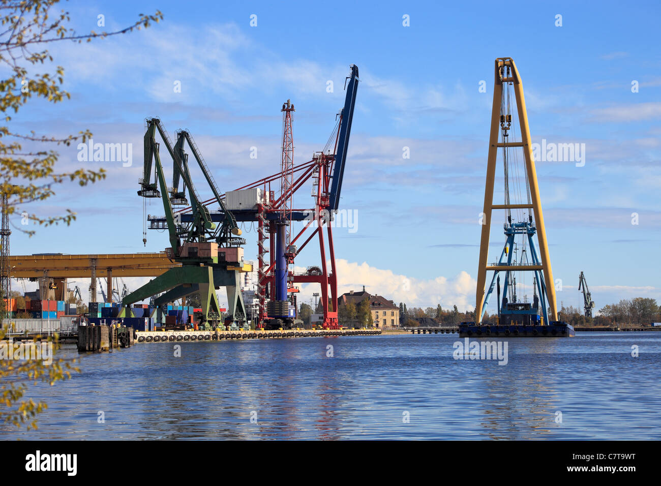 Schweres Heben Schwimmkran im Hafen von Danzig, Polen. Stockfoto