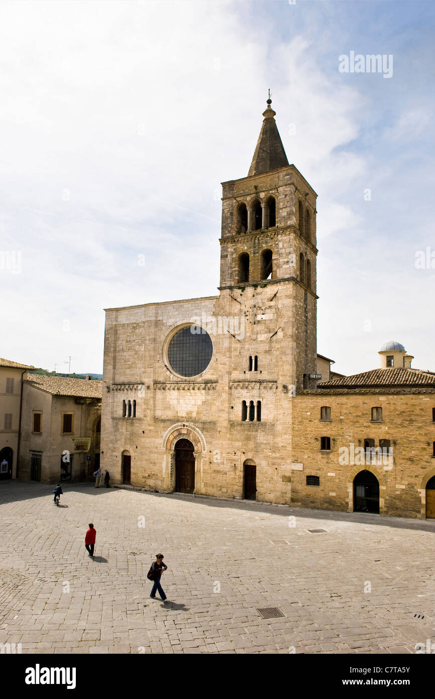 Italien, Umbrien, Bevagna, Silvestri Square, Collegiata di Sant Agostino Kirche Stockfoto