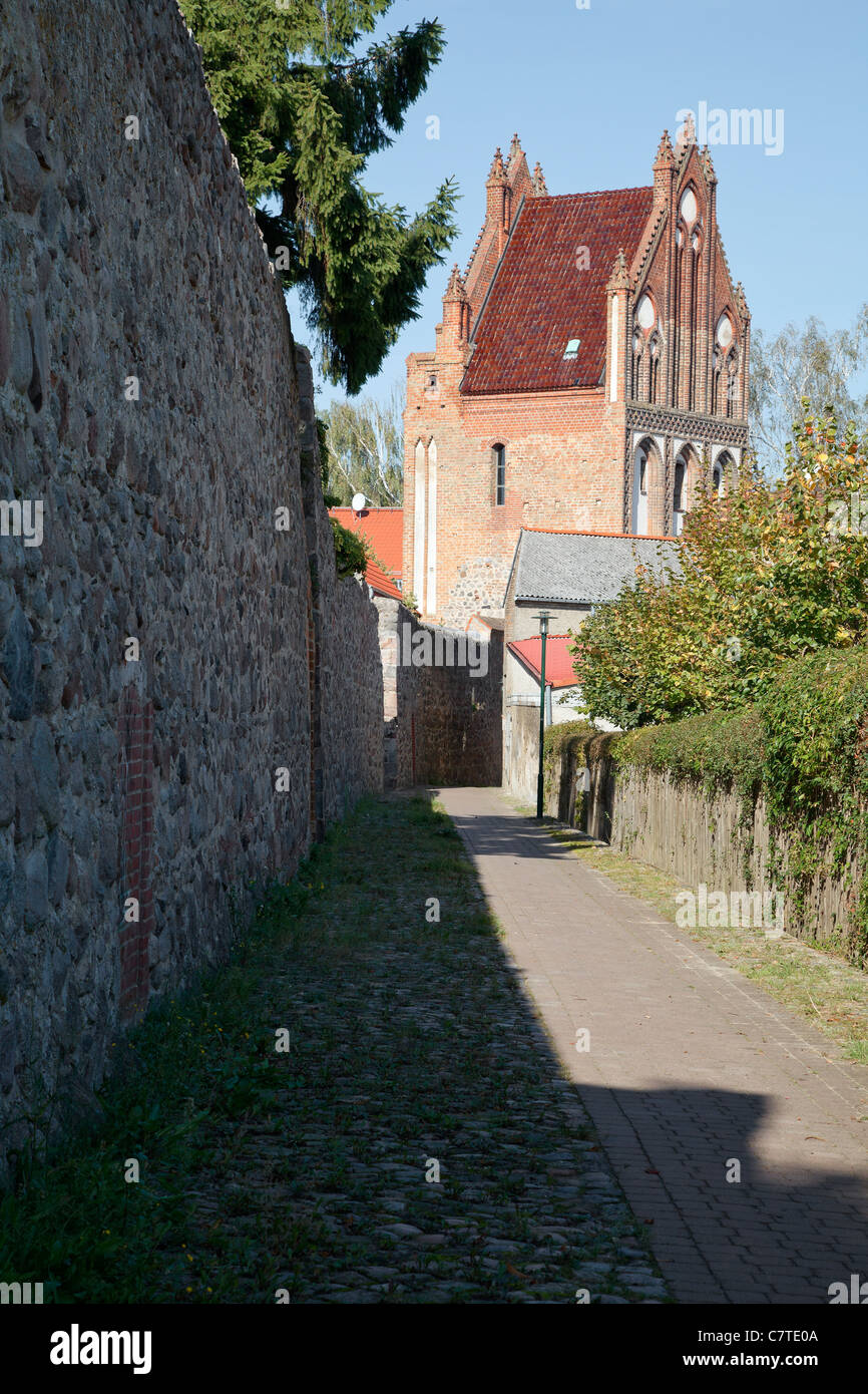 Stadtmauer und Ruppiner Tor, Gransee, Brandenburg, Deutschland Stockfoto