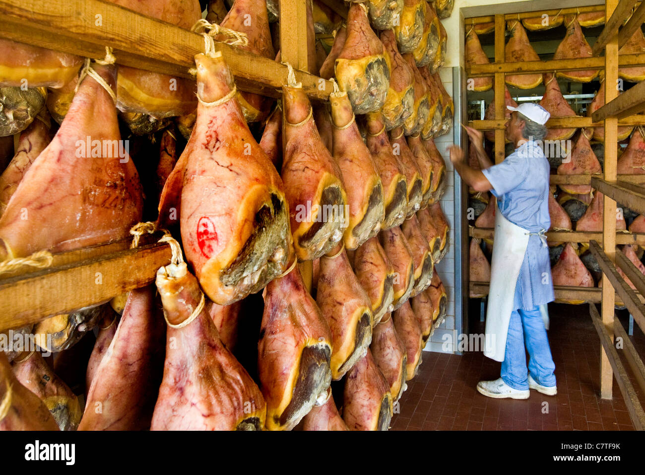 Italien, Emilia Romagna, Savignano Sul Panaro. Schinkenfabrik Nini Gianfranco, Gewürz-Raum Modena Schinken Stockfoto