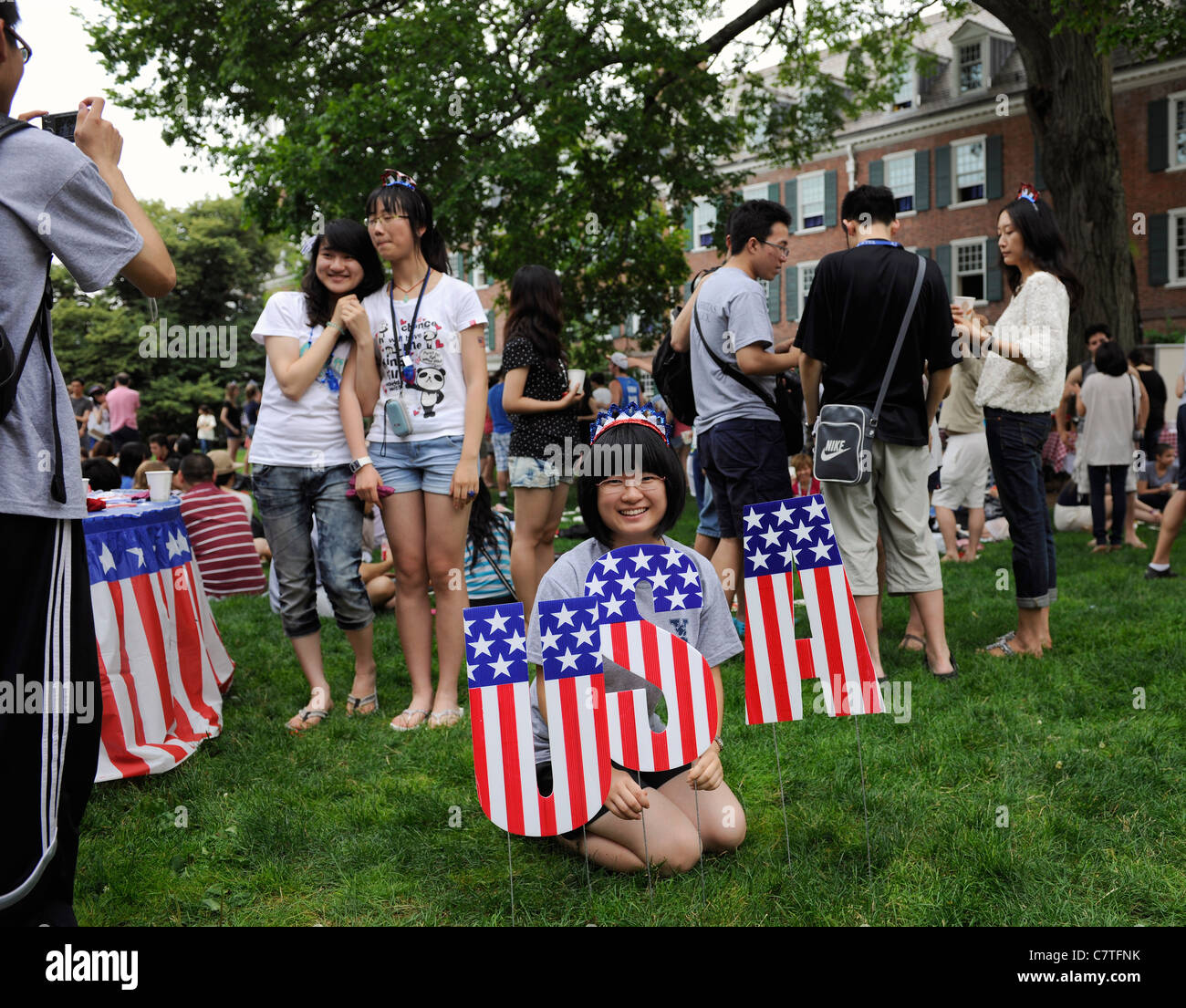 Chinesischen Studenten, die Teilnahme an der Yale University English Language Institute in Yale Summer School besuchen Juli 4. Picknick. Stockfoto