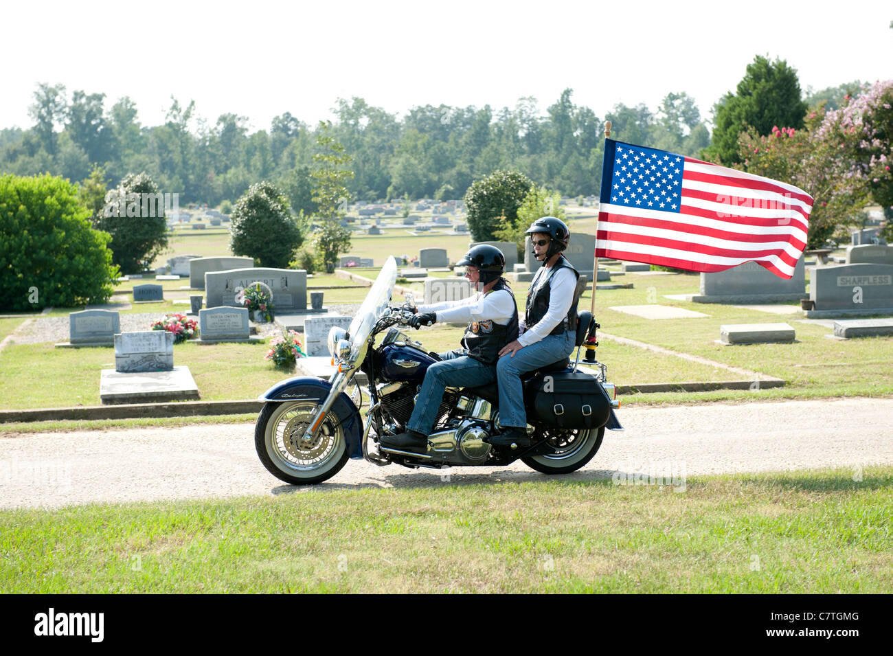 Patriot Guard Fahrer teilnehmen die Beerdigung der gefallenen Marine-Lanze-Obergefreites Travis M Nelson, der in Afghanistan getötet wurde Stockfoto