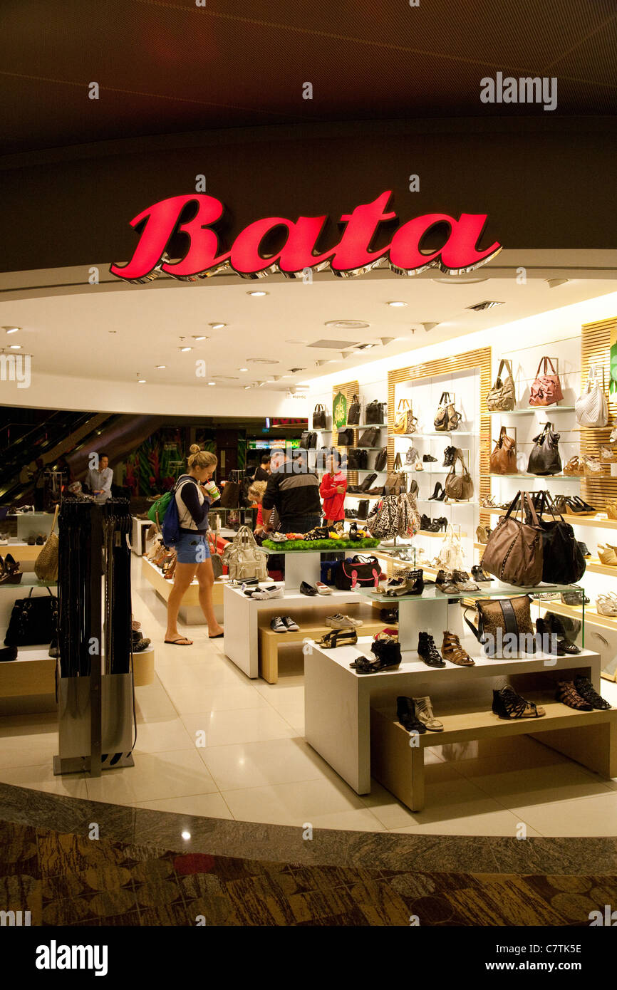 Bata-Schuhe und Lederwaren speichern, Changi Airport, Singapore  Stockfotografie - Alamy