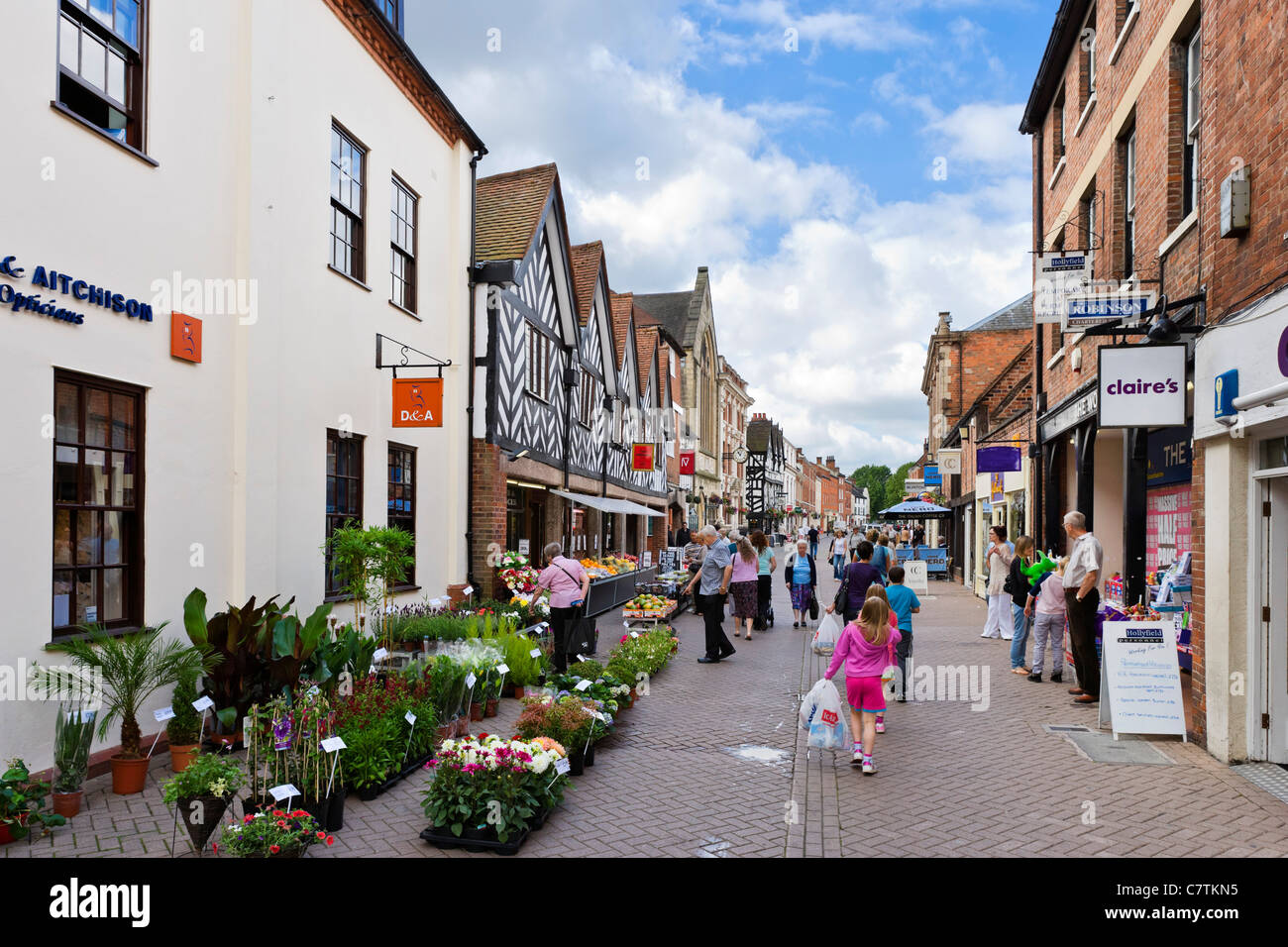 Geschäfte auf der Bohrung Street in der Stadt Zentrum, Lichfield, Staffordshire, England, UK Stockfoto